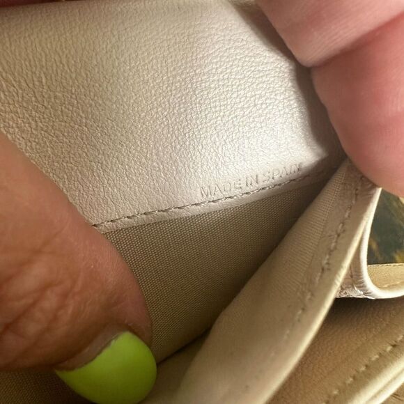 Chloe Indy Long Wallet With‎ Flap - Picture 15 of 16